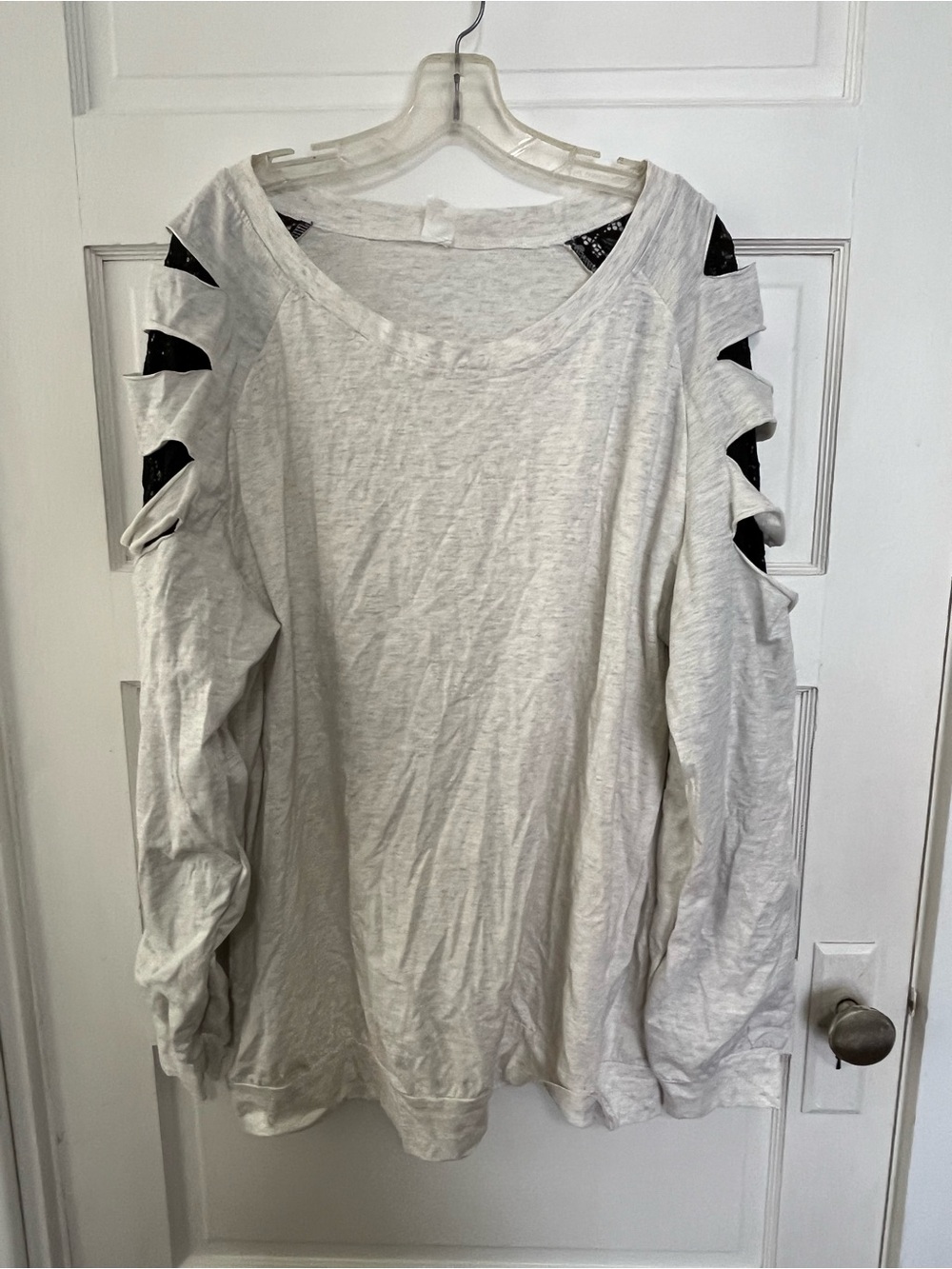 Sunshine & Rodeo Women’s Cream Cutout Sleeve Long-Sleeve Top 3XL